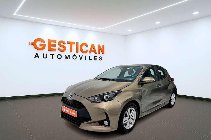 Amarillo Usado 2022 Toyota Yaris Hybrid Active Berlina | 15.990 € (Super precio) - Imagen 1/4