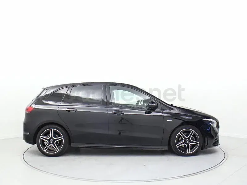 Usado Mercedes B200 150 CV (110 kW) 2024 Negro Monovolumen