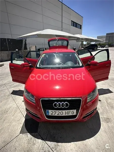 Usado Audi A3 Sportback Ambition 105 CV (77 kW) 2011 Rojo Utilitario