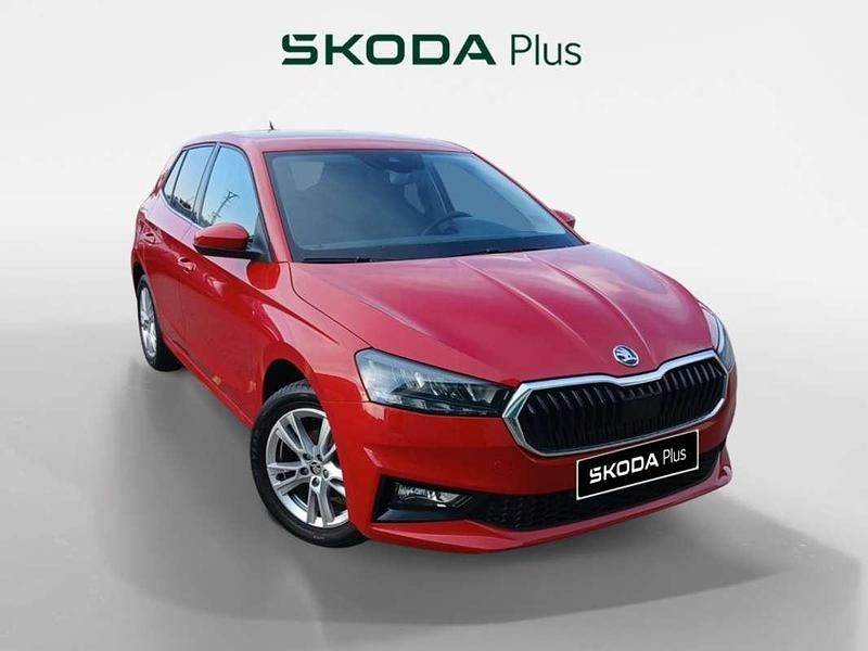 Usado Skoda Fabia Selection 80 CV (58 kW) 2024 Rojo Berlina