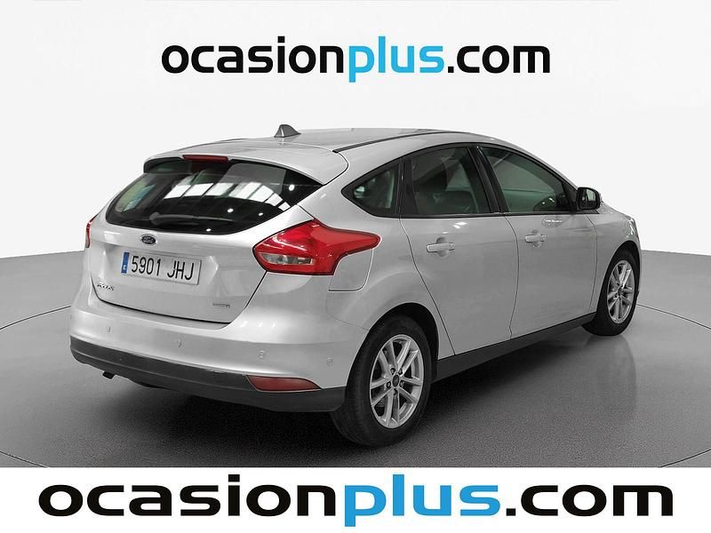 Usado Ford Focus Trend+ 125 CV (91 kW) 2015 Gris plata Utilitario