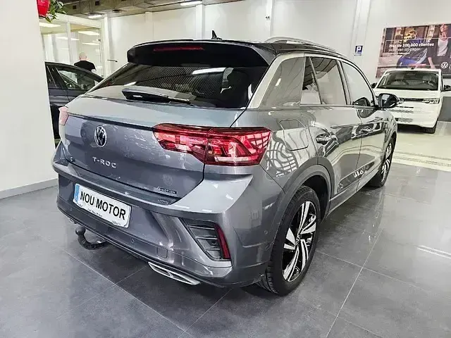 Usado VW T-Roc R-line 190 CV (139 kW) 2022 Gris / plata SUV