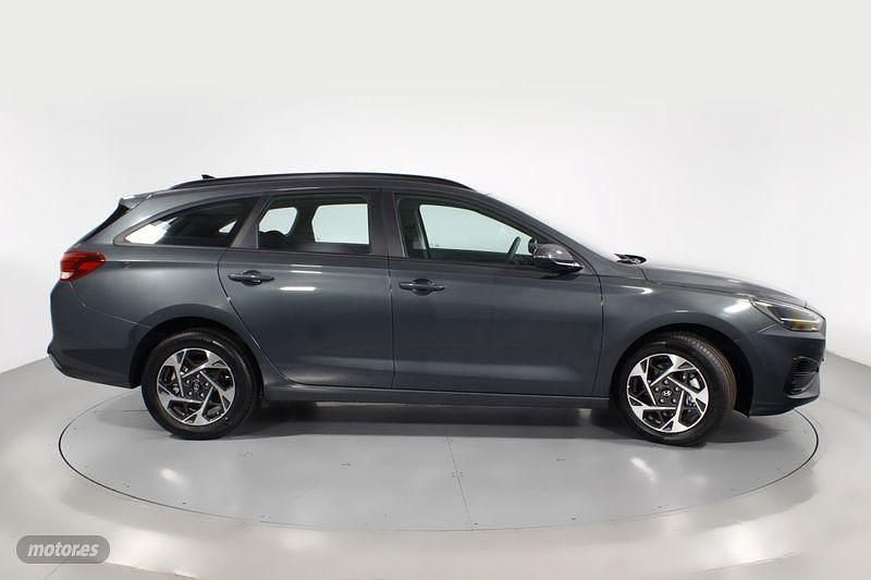 Usado Hyundai i30 100 CV (73 kW) 2024 Verde Familiar