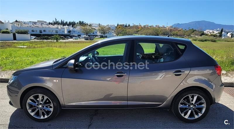 Usado Seat Ibiza I-Tech 105 CV (77 kW) 2014 Gris / plata Berlina