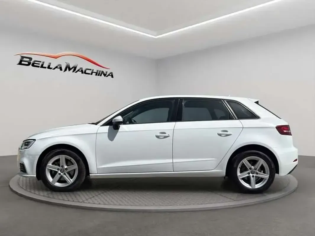 Usado Audi A3 Sportback 116 CV (85 kW) 2018 Blanco Utilitario