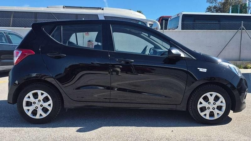 Usado Hyundai i10 67 CV (49 kW) 2013 Negro Utilitario