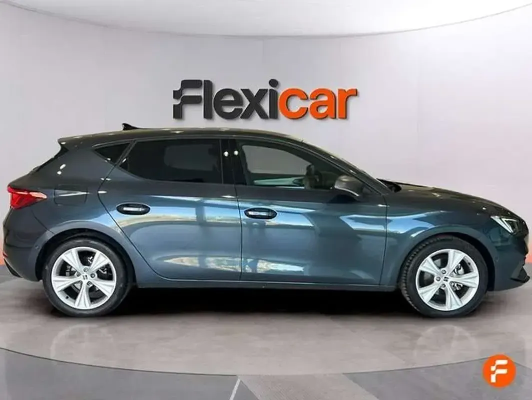 Usado Seat Leon FR 116 CV (85 kW) 2025 Azul Utilitario