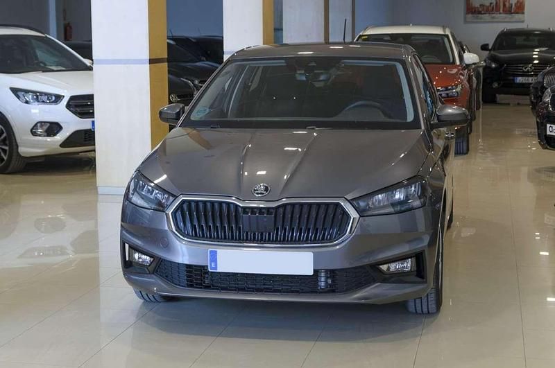 Usado Skoda Fabia Selection 116 CV (85 kW) 2025 Gris Utilitario