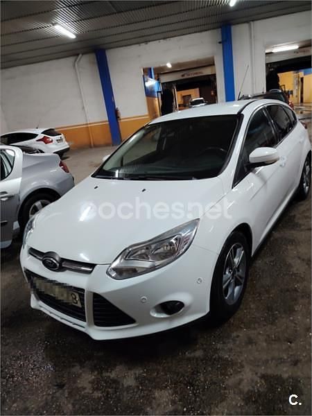 Blanco Usado 2014 Ford Focus Trend Berlina | 6300 € (Precio justo) - Imagen 1/4