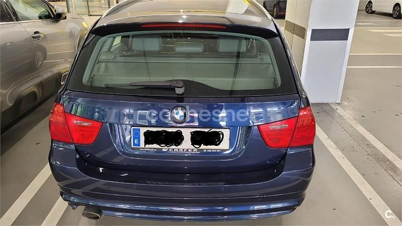Usado BMW 318 143 CV (105 kW) 2012 Azul Familiar