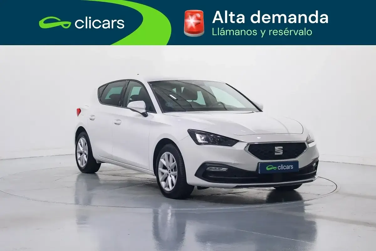 Usado Seat Leon Style 110 CV (80 kW) 2022 Blanco Berlina