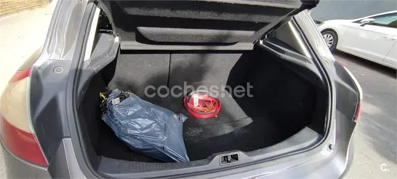 Usado Renault Mégane III 110 CV (80 kW) 2012 Gris / plata Berlina
