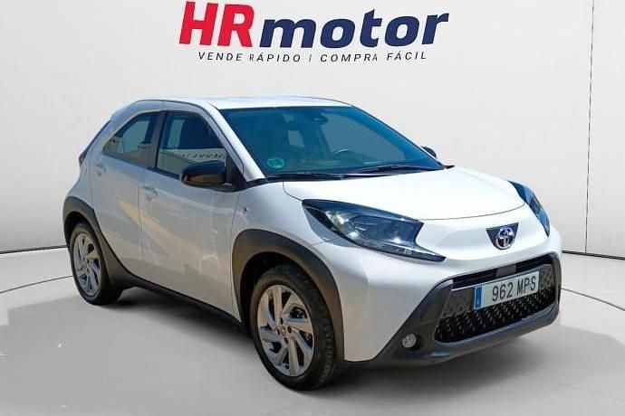 Usado 2024 Toyota Aygo Play Utilitario | 14.390 € (Precio justo) - Imagen 1/4