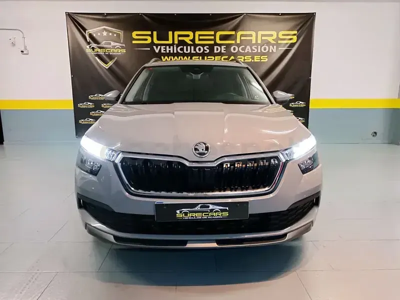 Usado Skoda Kamiq Active 115 CV (84 kW) 2020 Gris / plata SUV