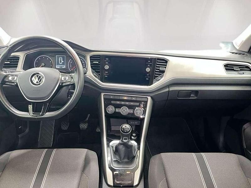 Usado VW T-Roc Advance 110 CV (80 kW) 2021 Plateado SUV