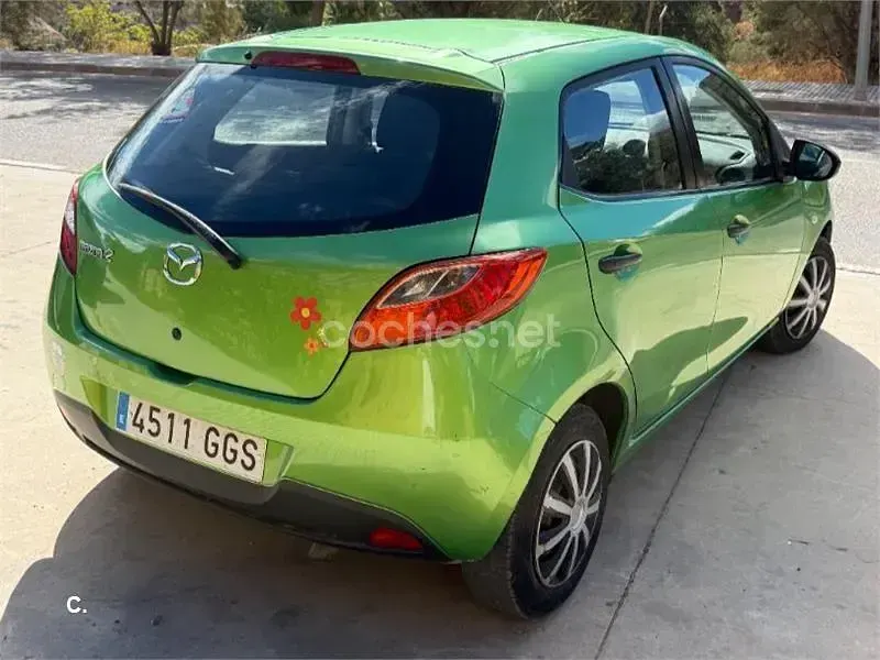 Usado Mazda 2 Active 68 CV (50 kW) 2008 Verde Utilitario