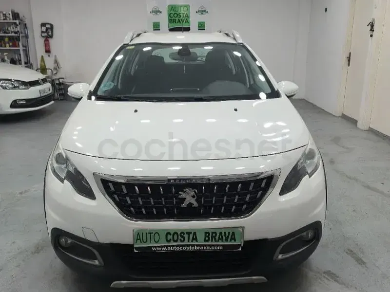 Usado Peugeot 2008 Allure 120 CV (88 kW) 2018 Blanco SUV