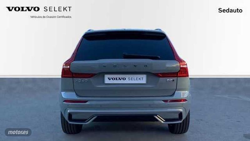 Usado Volvo XC60 Plus 250 CV (183 kW) 2025 Gris / plata SUV