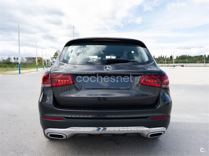 Usado Mercedes GLC300e 320 CV (235 kW) 2022 Gris / plata SUV