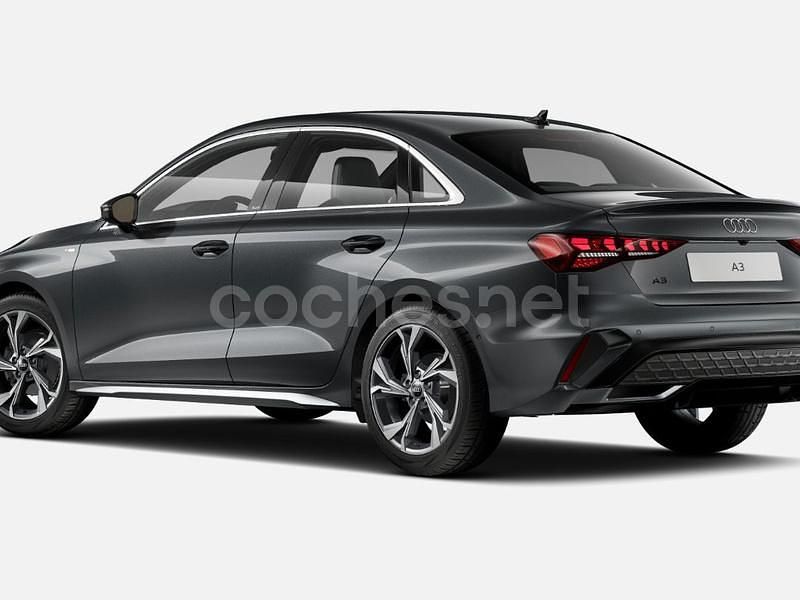 Usado Audi A3 S-Line 150 CV (110 kW) 2025 Gris / plata Berlina