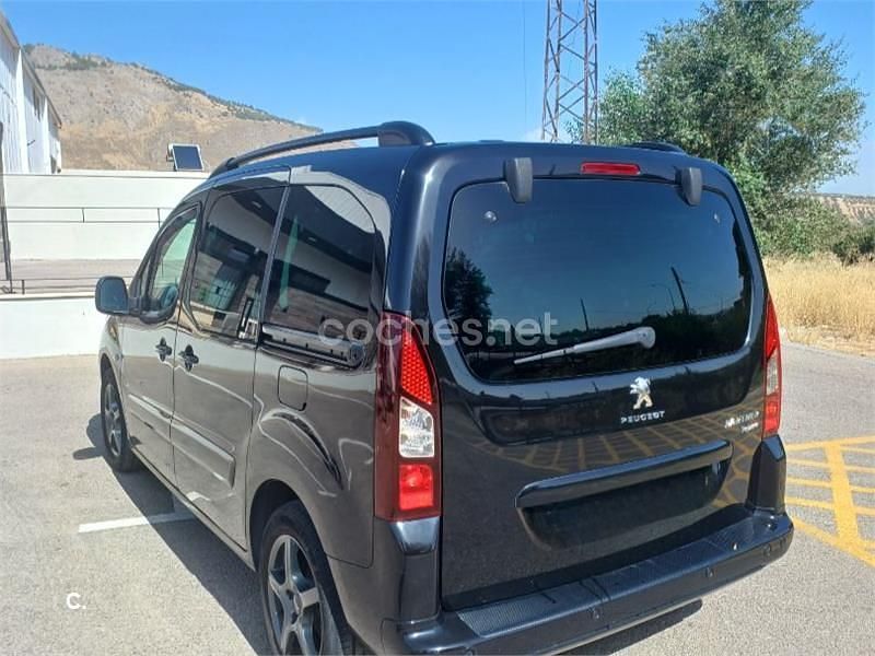 Usado Peugeot Partner Tepee Active 115 CV (84 kW) 2014 Negro Monovolumen