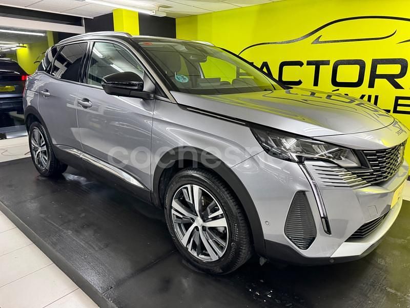 Usado Peugeot 3008 Allure 130 CV (95 kW) 2021 Gris / plata SUV