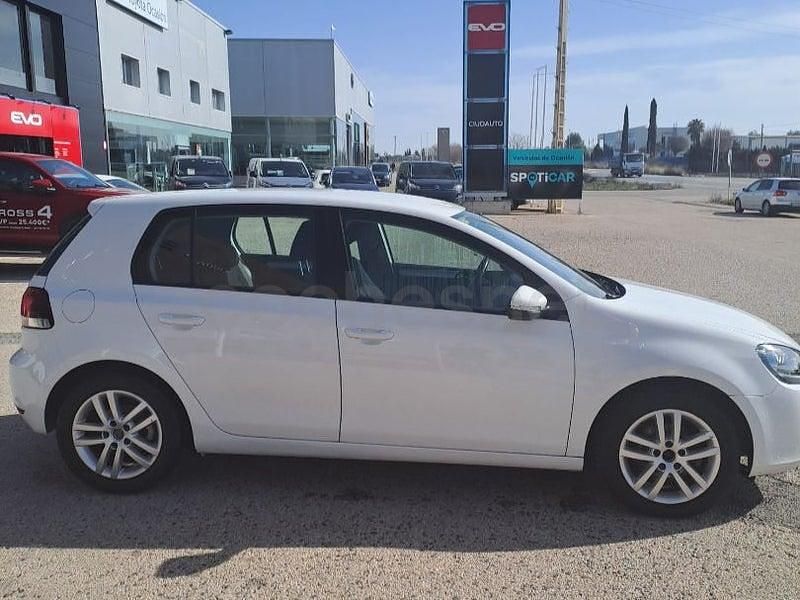 Usado VW Golf VII 105 CV (77 kW) 2012 Blanco Berlina