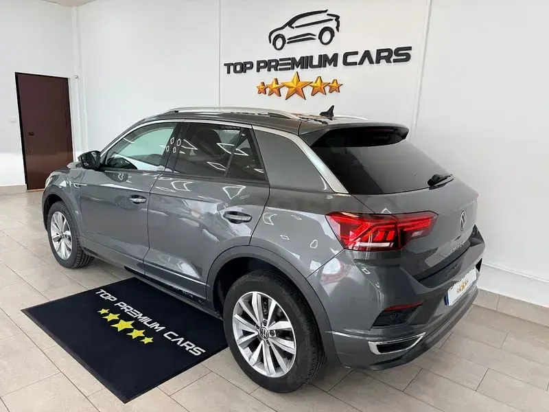 Usado VW T-Roc Advance 115 CV (84 kW) 2022 Gris / plata SUV