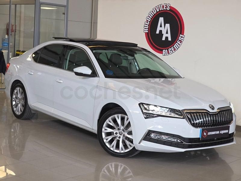 Usado Skoda Superb Style 218 CV (160 kW) 2021 Blanco Berlina