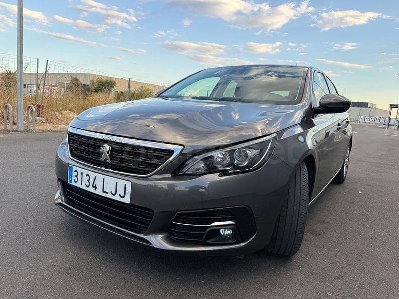 Usado Peugeot 308 Style 100 CV (73 kW) 2020 Gris / plata Berlina