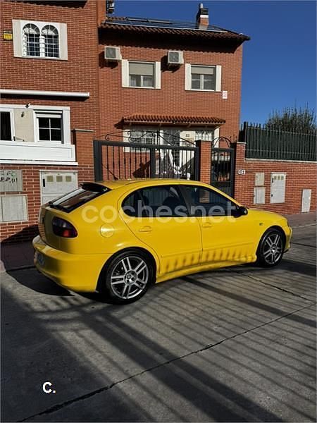 Usado Seat Leon 150 CV (110 kW) 2005 Amarillo Utilitario