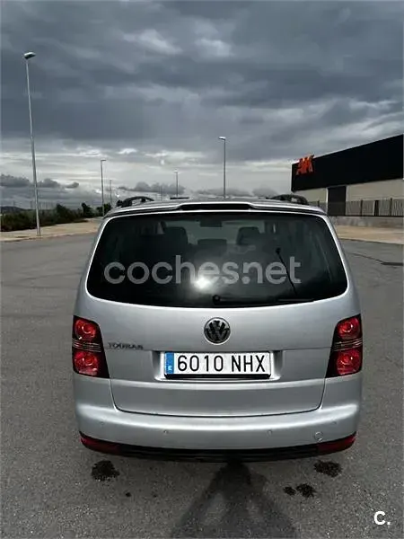 Usado VW Touran Highline 140 CV (102 kW) 2007 Gris / plata Monovolumen