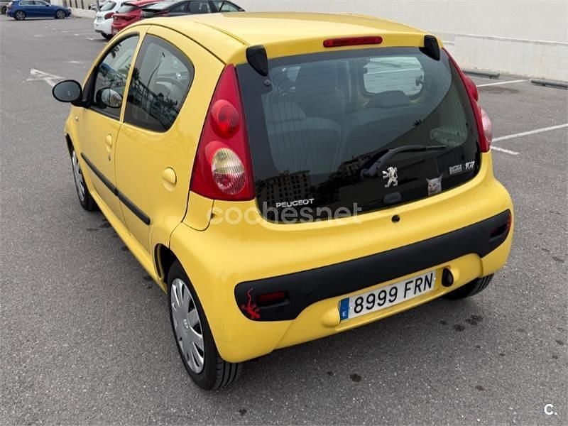 Usado Peugeot 107 68 CV (50 kW) 2007 Amarillo Utilitario