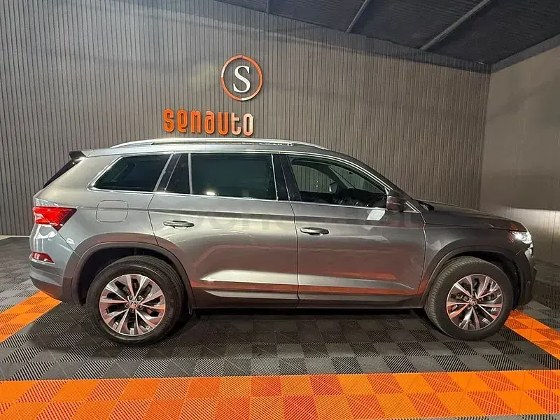 Usado Skoda Kodiaq Style 200 CV (147 kW) 2022 Gris / plata SUV
