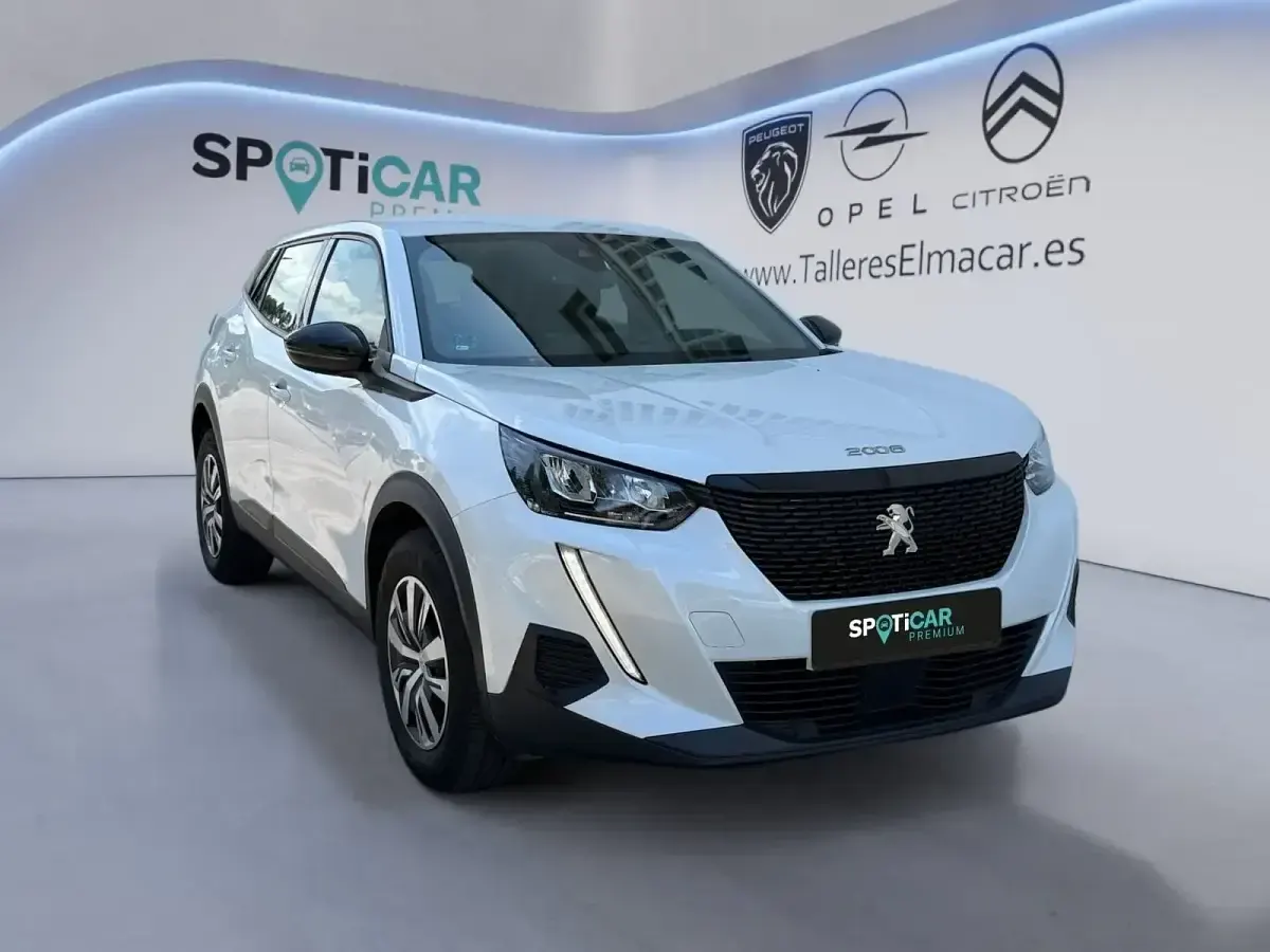 Usado Peugeot 2008 Active 100 CV (73 kW) 2023 Blanco SUV