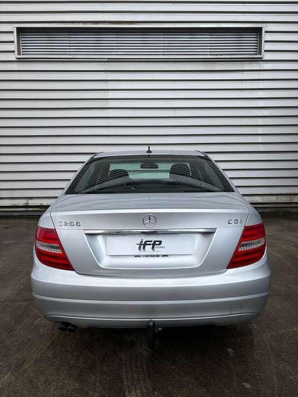 Usado Mercedes C200 Edition 136 CV (100 kW) 2013 Gris / plata Berlina
