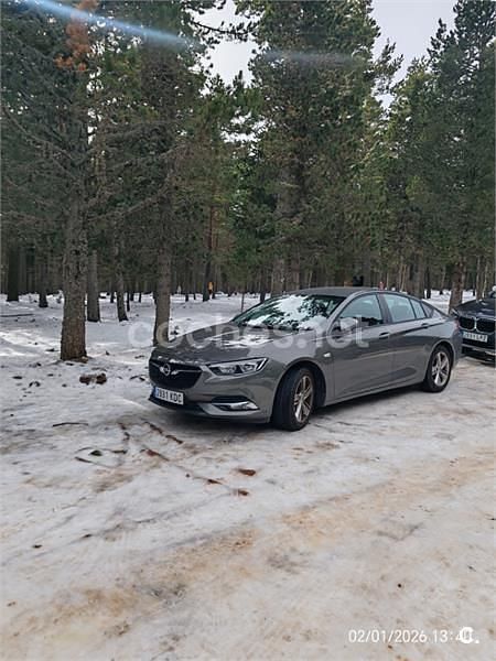 Usado Opel Insignia Business 136 CV (100 kW) 2017 Gris / plata Berlina