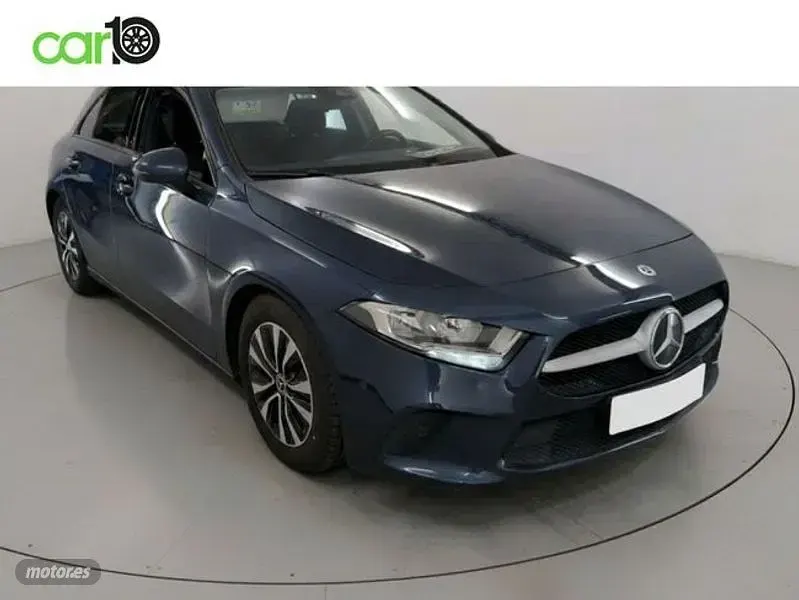 Usado Mercedes 180 Business 116 CV (85 kW) 2022 Azul Berlina