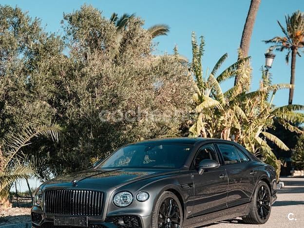 Usado Bentley Flying Spur 550 CV (404 kW) 2021 Gris / plata Berlina