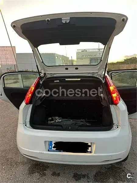 Usado Fiat Punto Pop 69 CV (50 kW) 2013 Blanco Utilitario