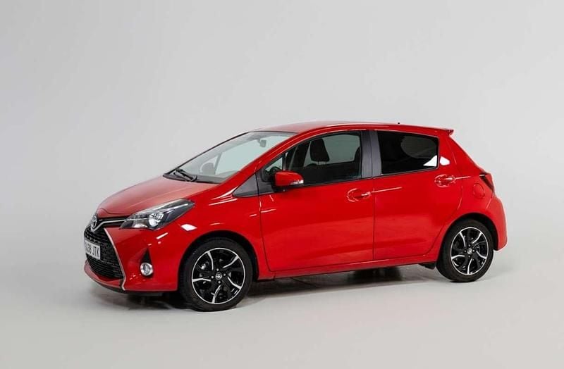Usado Toyota Yaris Active 99 CV (72 kW) 2016 Rojo Utilitario