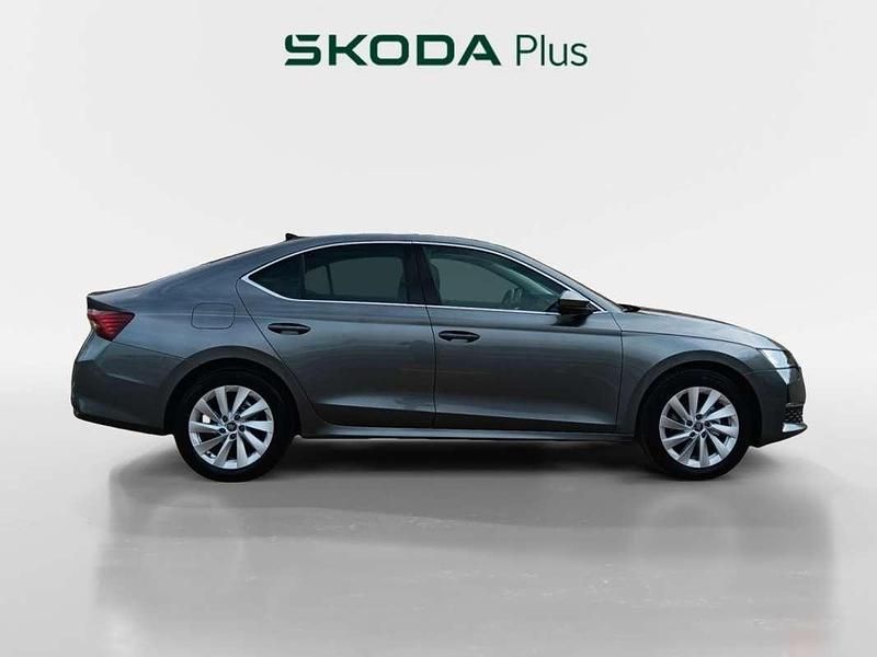 Usado Skoda Octavia 116 CV (85 kW) 2025 Gris Berlina