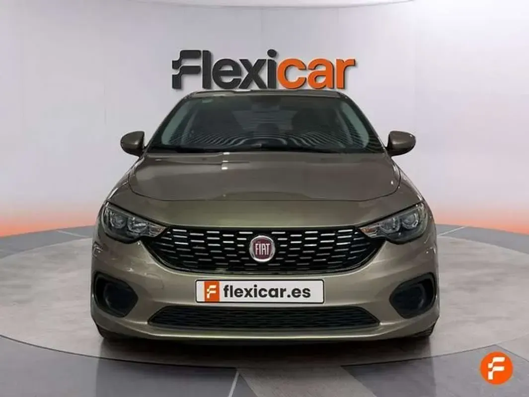 Usado Fiat Tipo Easy 95 CV (69 kW) 2018 Marrón Berlina