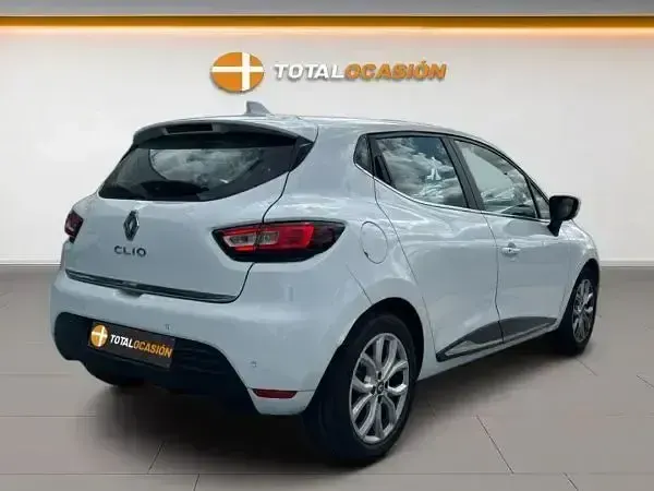 Usado Renault Clio IV Zen 120 CV (88 kW) 2017 Blanco Berlina