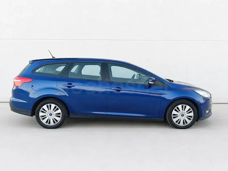 Usado Ford Focus Trend 120 CV (88 kW) 2018 Azul Familiar