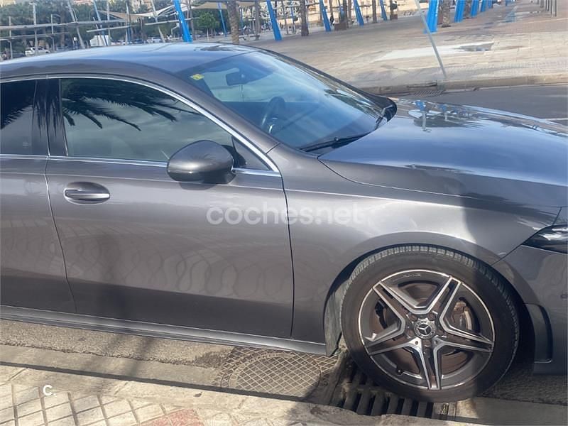 Usado Mercedes A180 109 CV (80 kW) 2019 Gris / plata Berlina