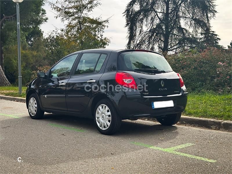 Negro Usado 2006 Renault Clio II Expression Berlina | 4150 € (Precio justo) - Imagen 1/4