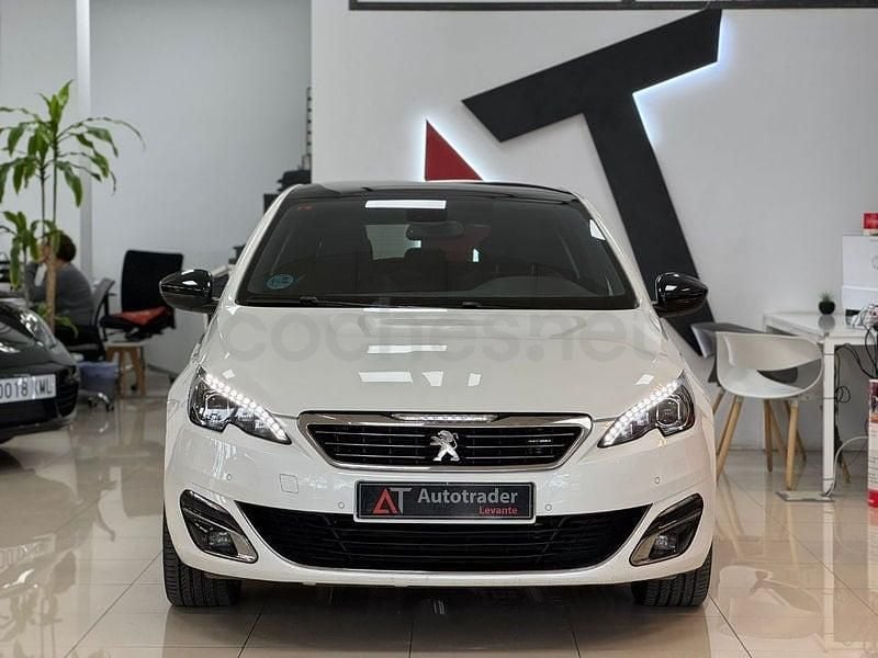 Usado Peugeot 308 GT-line 131 CV (96 kW) 2017 Blanco Berlina