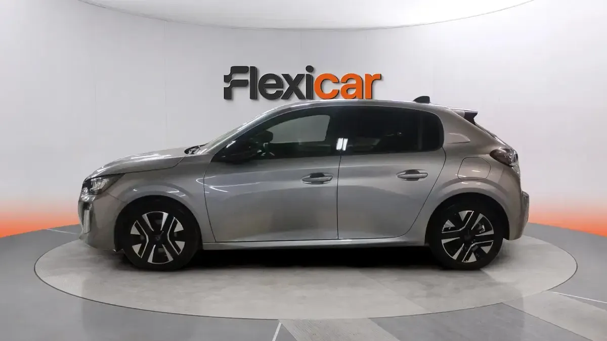 Usado Peugeot 208 Allure 101 CV (74 kW) 2025 Gris Utilitario