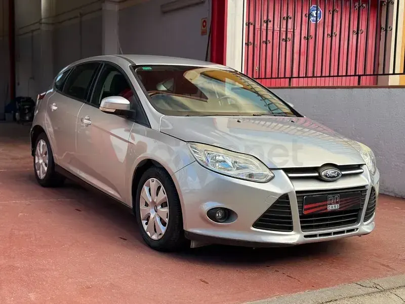 Usado Ford Focus Sport 125 CV (91 kW) 2013 Gris / plata Berlina